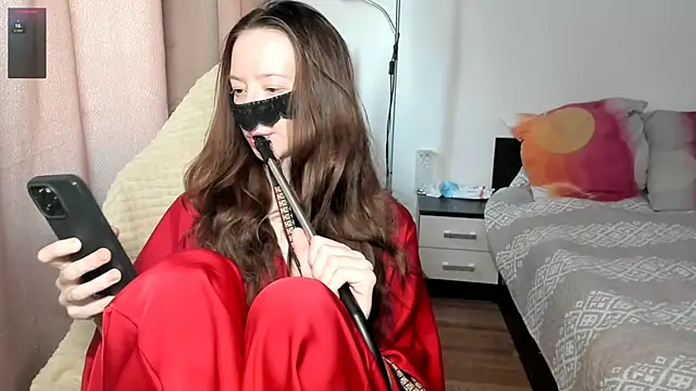 Snapshot of holyharlot chatting on 03.20.25 holyharlot online show from 03.20.25