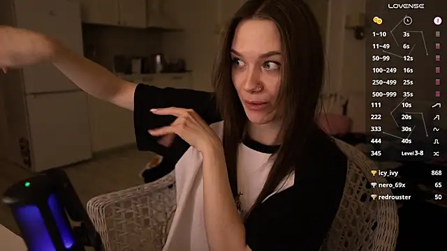 Snapshot of alexa_feels_ chatting on 02.23.25 alexa feels online show from 02.23.25