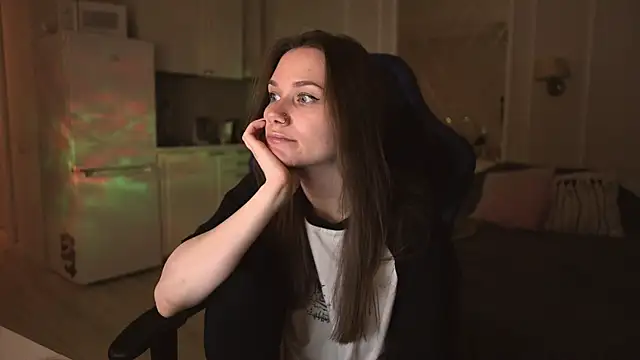 Snapshot of alexa_feels_ chatting on 03.14.25 alexa feels online show from 03.14.25