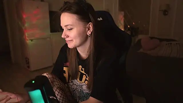 Snapshot of alexa_feels_ chatting on 03.15.25 alexa feels online show from 03.15.25