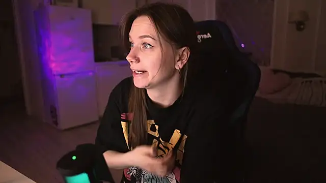 Snapshot of alexa_feels_ chatting on 03.16.25 alexa feels online show from 03.16.25
