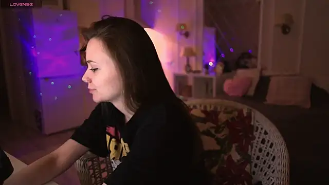 Snapshot of alexa_feels_ chatting on 03.21.25 alexa feels online show from 03.21.25