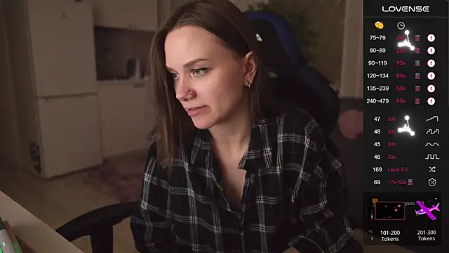 Snapshot of alexa_feels_ chatting on 09.18.25 alexa feels online show from 09.18.25