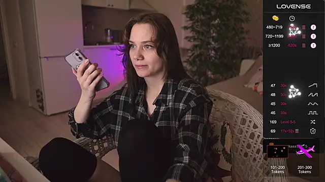 Snapshot of alexa_feels_ chatting on 10.17.25 alexa feels online show from 10.17.25