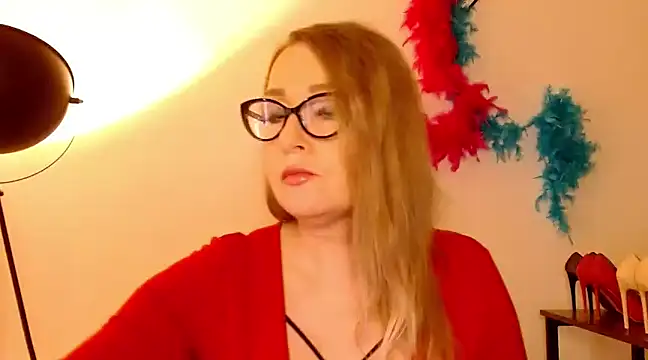 Snapshot of leaxSTAR chatting on 02.18.25 leaxSTAR online show from 02.18.25