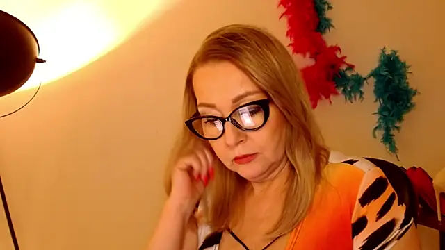 Snapshot of leaxSTAR chatting on 03.18.25 leaxSTAR online show from 03.18.25