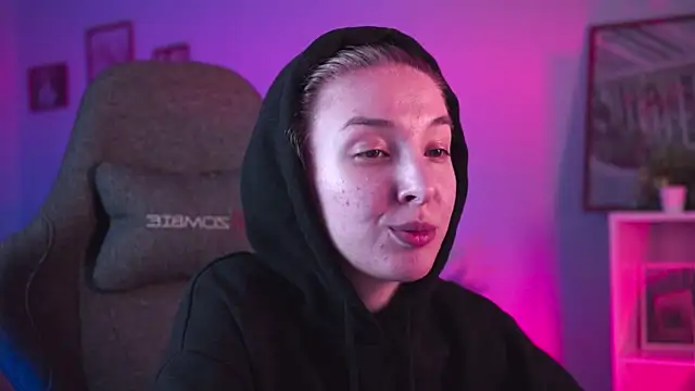 PhilippaAdamas online show from 02.23.25