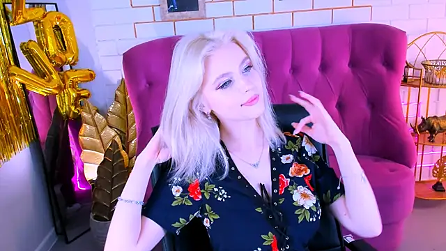 LeonaStane online show from 03.08.25