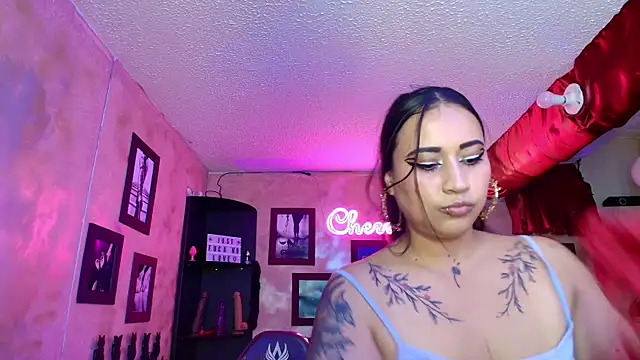 Snapshot of cherryy_bombshelll chatting on 09.15.25 cherryy bombshelll online show from 09.15.25