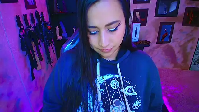 Snapshot of cherryy_bombshelll chatting on 10.17.25 cherryy bombshelll online show from 10.17.25