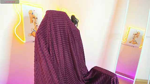 EvelinaLuu online show from 12.17.25