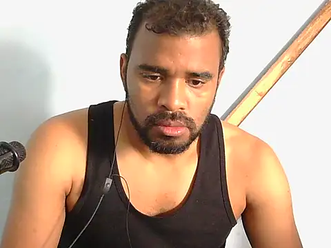 Snapshot of YOX22 chatting on 10.29.25 YOX22 online show from 10.29.25