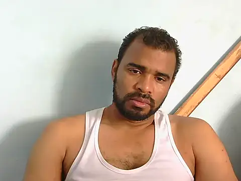 Snapshot of YOX22 chatting on 10.30.25 YOX22 online show from 10.30.25