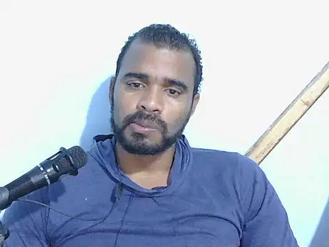 Snapshot of YOX22 chatting on 10.31.25 YOX22 online show from 10.31.25