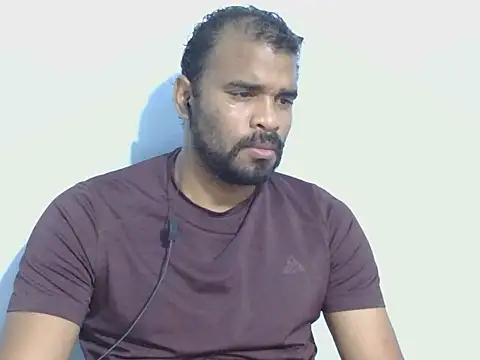 Snapshot of YOX22 chatting on 11.15.25 YOX22 online show from 11.15.25