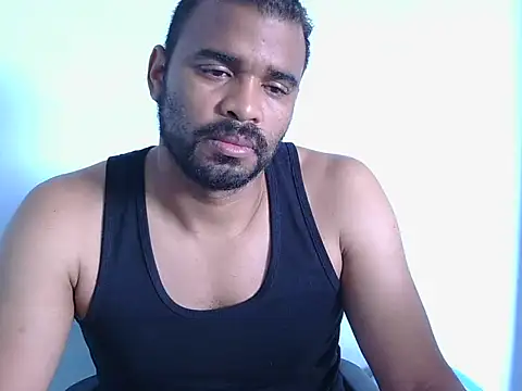 Snapshot of YOX22 chatting on 11.28.25 YOX22 online show from 11.28.25