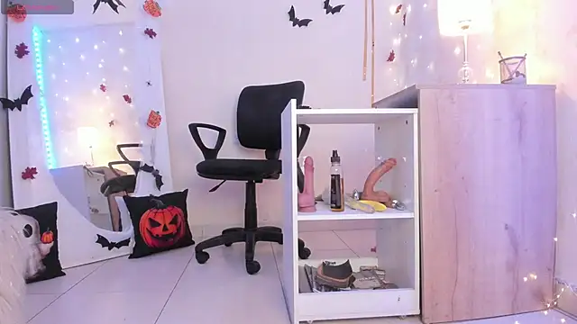 Emylyjonhs online show from 10.24.25