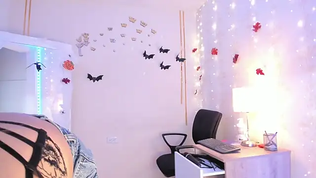 Emylyjonhs online show from 10.28.25