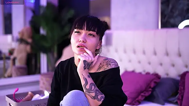 SashaFerrera online show from 10.28.25