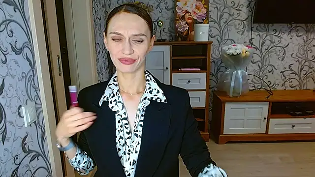 Lady Sunshine  online show from 10.06.25