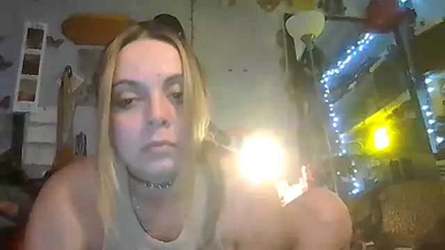 Snapshot of ShysluutGia chatting on 02.05.26 ShysluutGia online show from 02.05.26