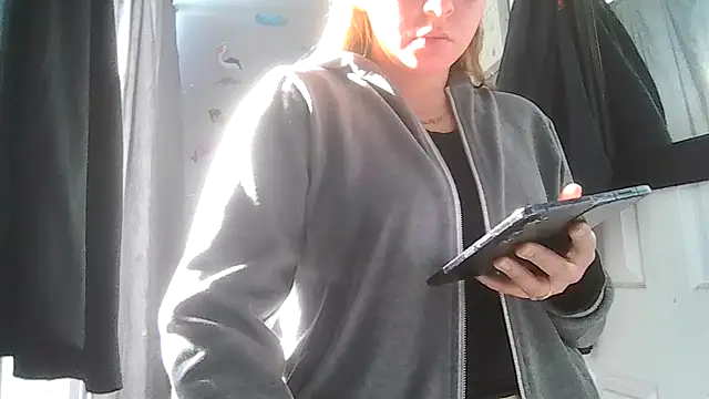 Snapshot of ShysluutGia chatting on 02.22.26 ShysluutGia online show from 02.22.26