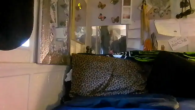 Snapshot of ShysluutGia chatting on 02.25.26 ShysluutGia online show from 02.25.26