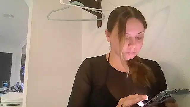 Snapshot of ShysluutGia chatting on 06.30.26 ShysluutGia online show from 06.30.26