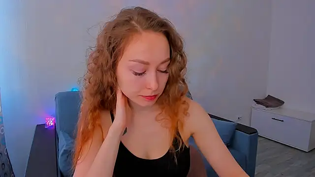 Snapshot of marilinaal chatting on 02.10.25 marilinaal online show from 02.10.25