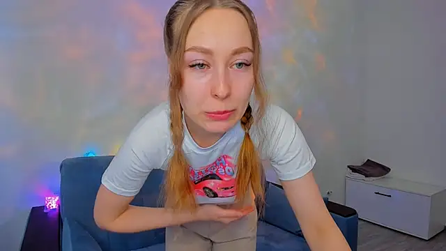 Snapshot of marilinaal chatting on 02.11.25 marilinaal online show from 02.11.25