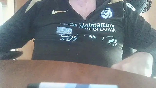Snapshot of lanata chatting on 04.25.26 lanata online show from 04.25.26