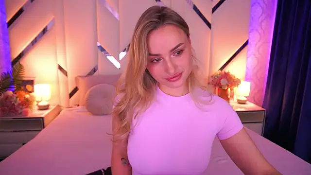 Snapshot of LindsieGreyy chatting on 04.28.26 LindsieGreyy online show from 04.28.26
