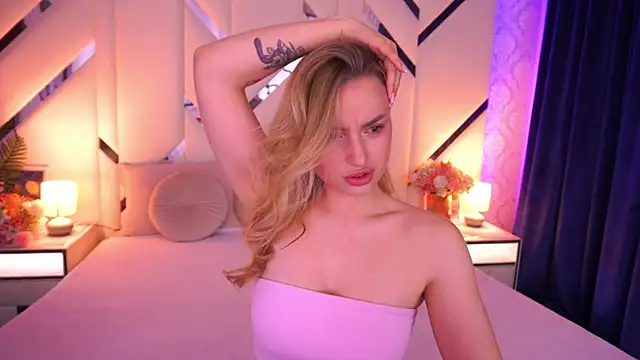 Snapshot of LindsieGreyy chatting on 04.30.26 LindsieGreyy online show from 04.30.26