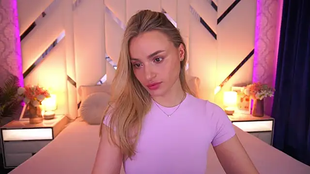 Snapshot of LindsieGreyy chatting on 05.24.26 LindsieGreyy online show from 05.24.26