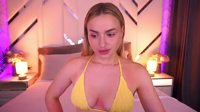 Snapshot of LindsieGreyy chatting on 06.26.26 LindsieGreyy online show from 06.26.26