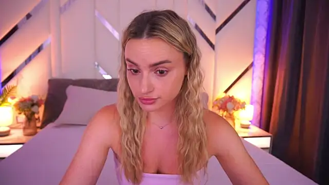 Snapshot of LindsieGreyy chatting on 07.18.26 LindsieGreyy online show from 07.18.26
