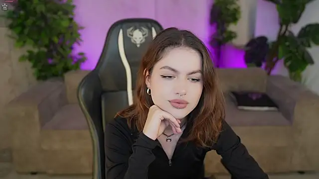 Snapshot of Ayza054 chatting on 09.10.25 Ayza054 online show from 09.10.25