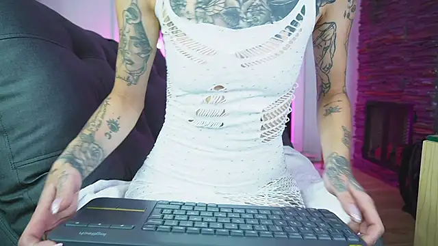 Snapshot of miss___angel chatting on 06.25.26 miss angel online show from 06.25.26
