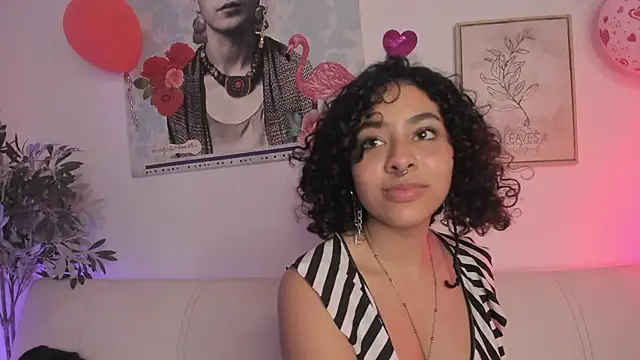 Snapshot of Dhalila_ chatting on 02.19.25 Dhalila online show from 02.19.25