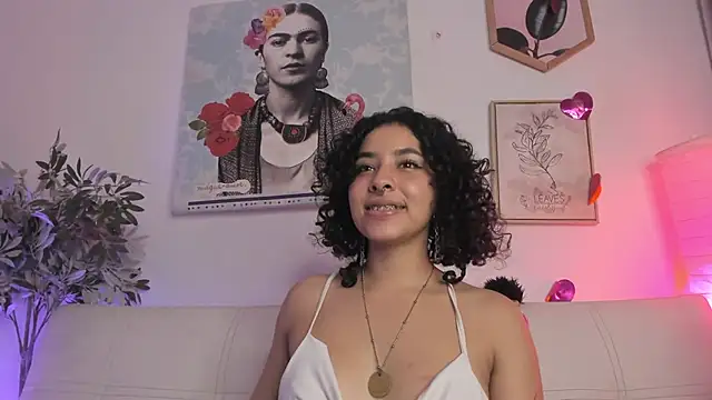 Snapshot of Dhalila_ chatting on 02.22.25 Dhalila online show from 02.22.25