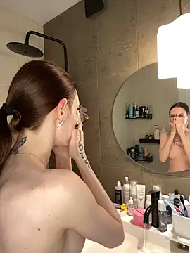 Snapshot of JoYung chatting on 02.09.25 JoYung online show from 02.09.25