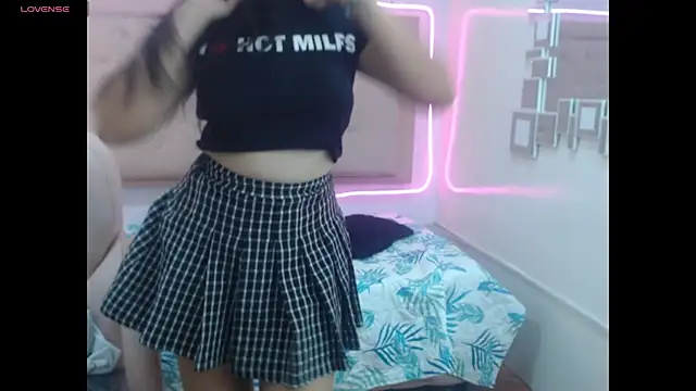 Snapshot of honnielane chatting on 02.12.25 honnielane online show from 02.12.25