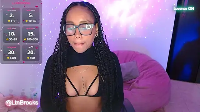 Annaa Brooks online show from 03.04.25