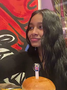 Lynda Bonnie online show from 03.23.25