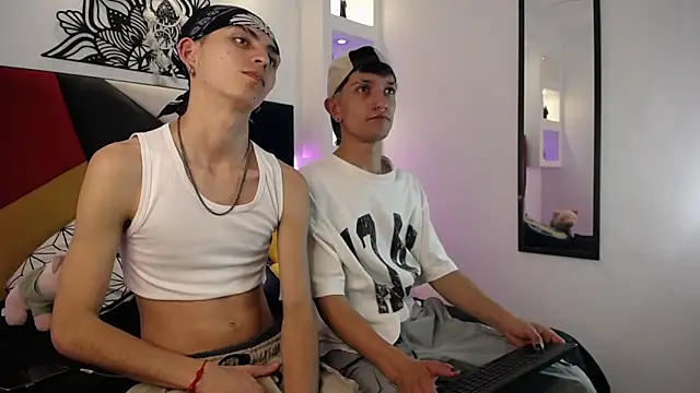 Snapshot of MaikyCooper chatting on 02.28.25 MaikyCooper online show from 02.28.25