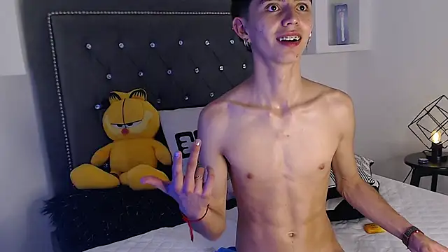 Snapshot of MaikyCooper chatting on 03.17.25 MaikyCooper online show from 03.17.25