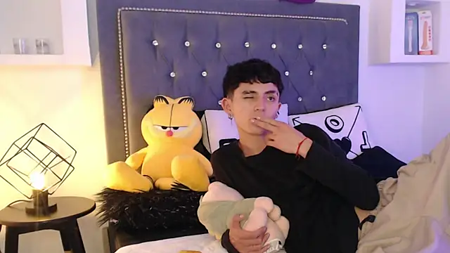 Snapshot of MaikyCooper chatting on 03.19.25 MaikyCooper online show from 03.19.25