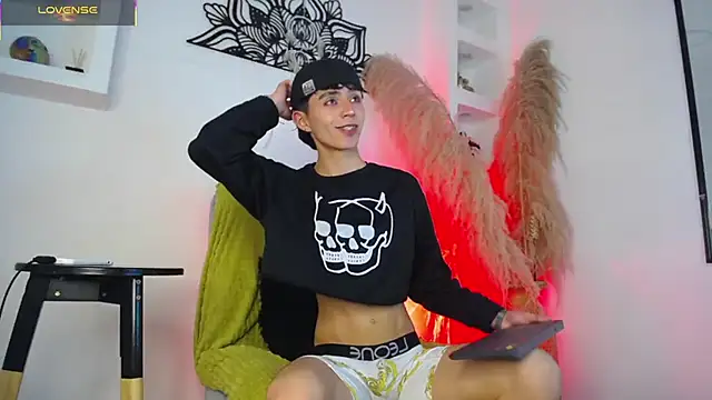 Snapshot of MaikyCooper chatting on 09.15.25 MaikyCooper online show from 09.15.25