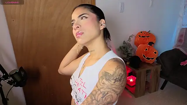 Maryybellax online show from 10.16.25