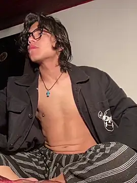 Snapshot of shadowsofgarden chatting on 02.24.25 shadowsofgarden online show from 02.24.25